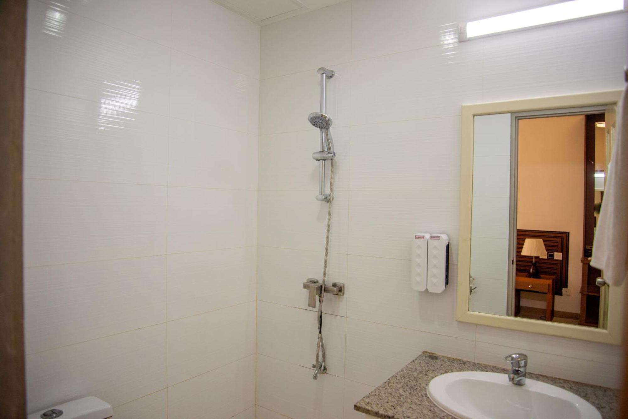 Hs Miracle Grand Hotell Hulhumale Exteriör bild