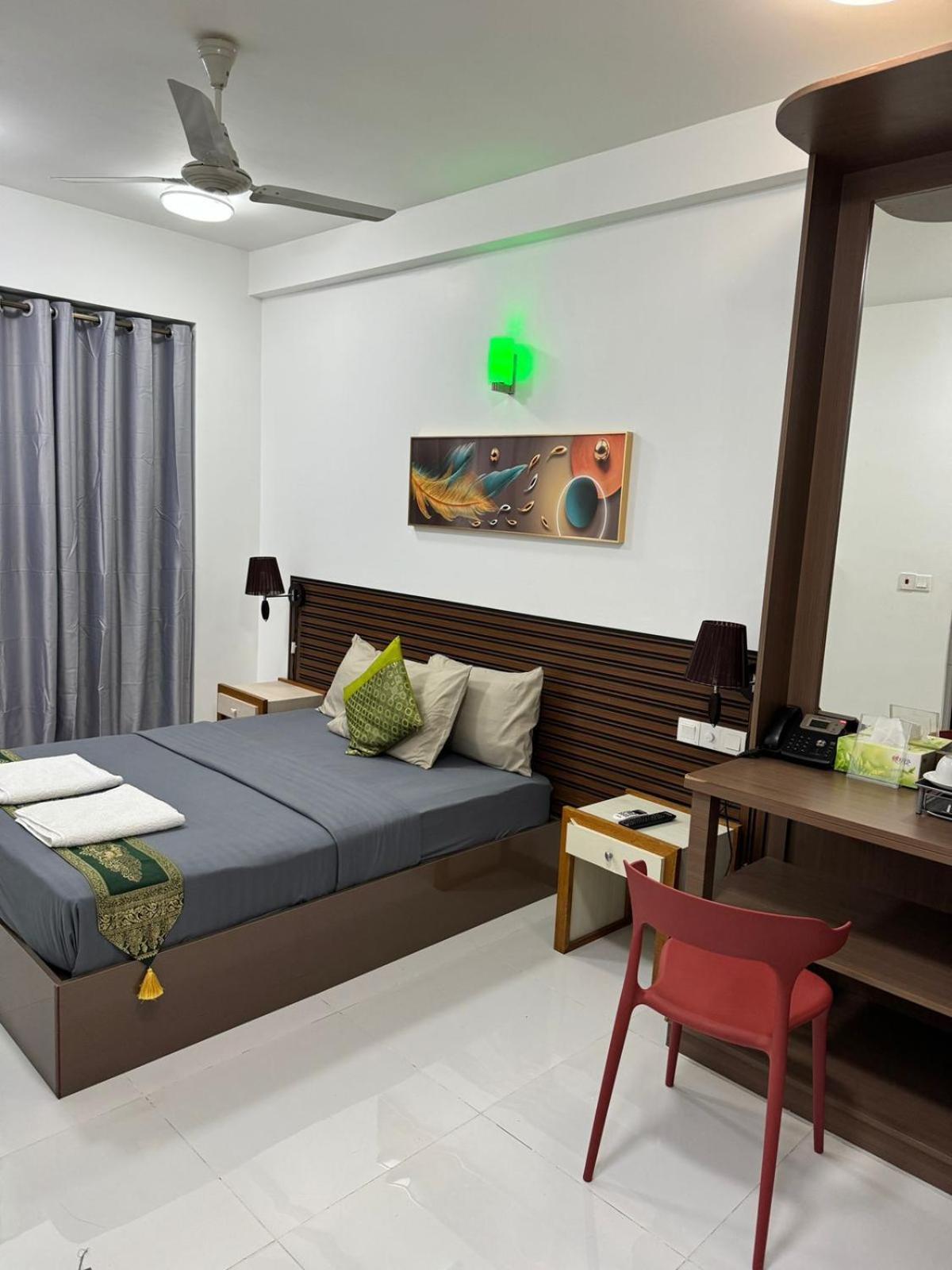 Hs Miracle Grand Hotell Hulhumale Exteriör bild
