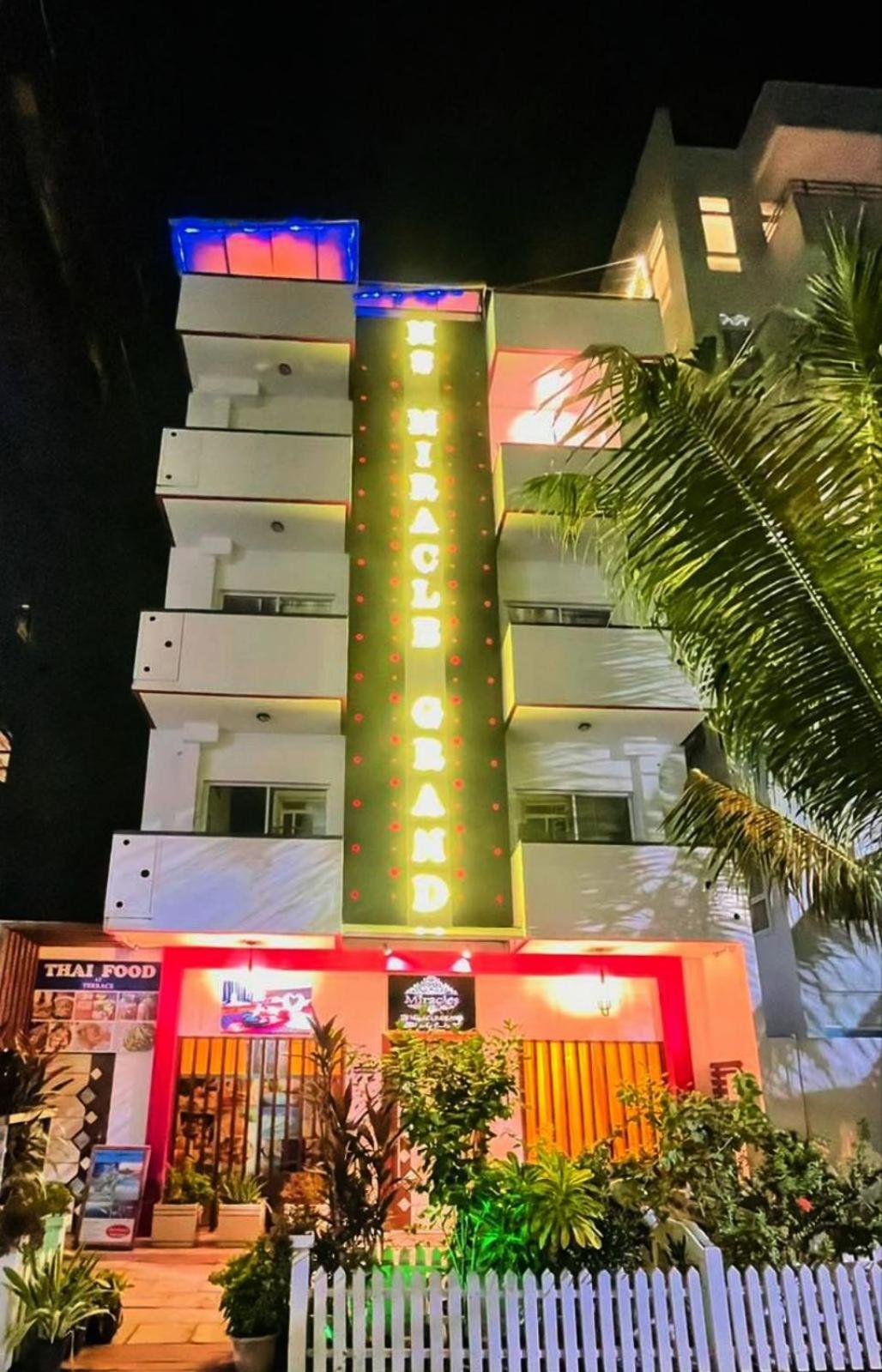 Hs Miracle Grand Hotell Hulhumale Exteriör bild