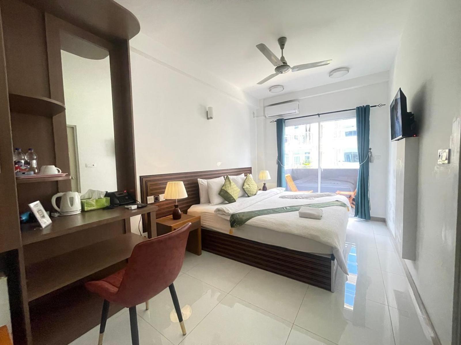 Hs Miracle Grand Hotell Hulhumale Exteriör bild