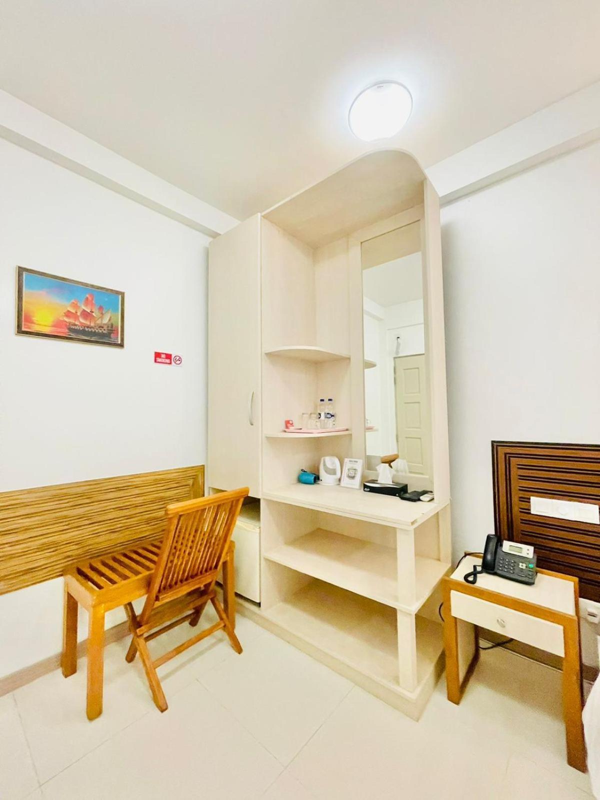 Hs Miracle Grand Hotell Hulhumale Exteriör bild