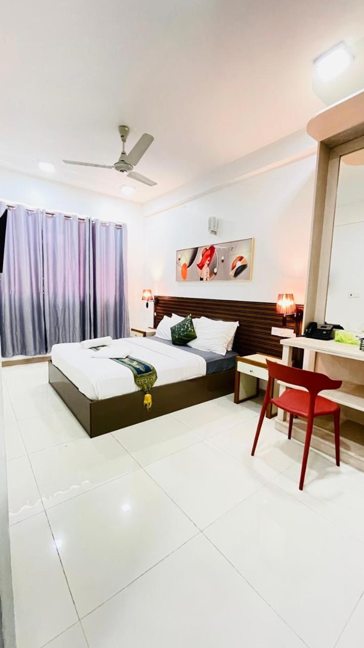 Hs Miracle Grand Hotell Hulhumale Exteriör bild