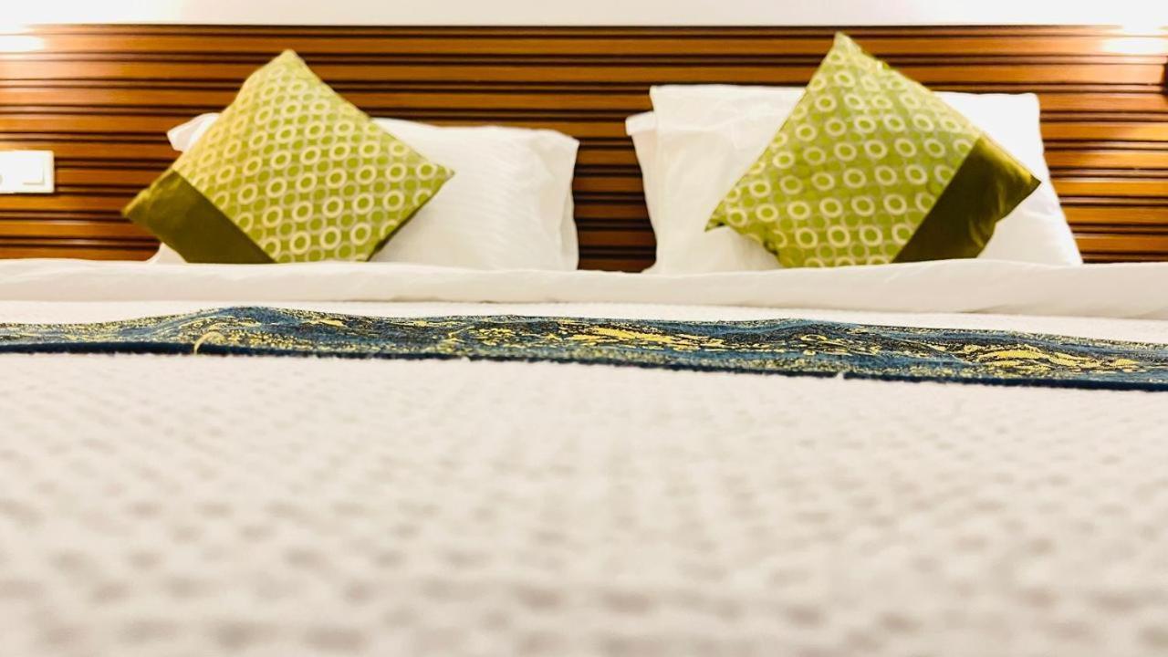 Hs Miracle Grand Hotell Hulhumale Exteriör bild