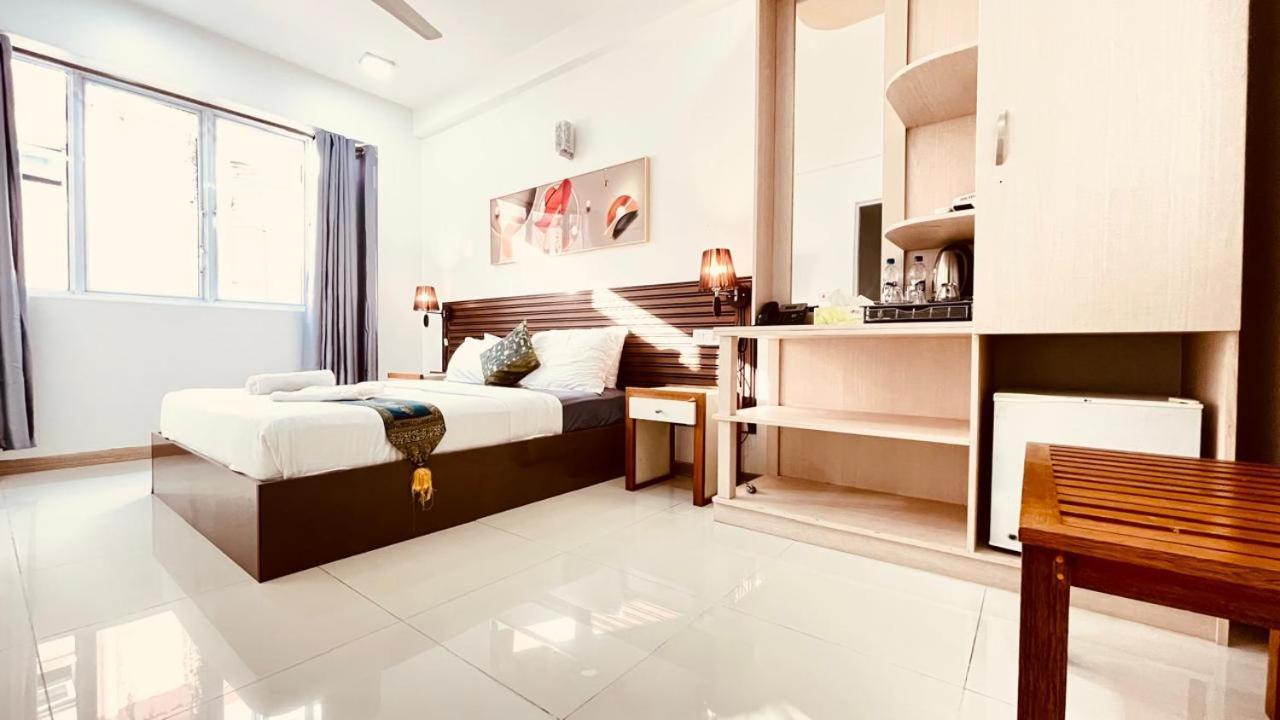 Hs Miracle Grand Hotell Hulhumale Exteriör bild