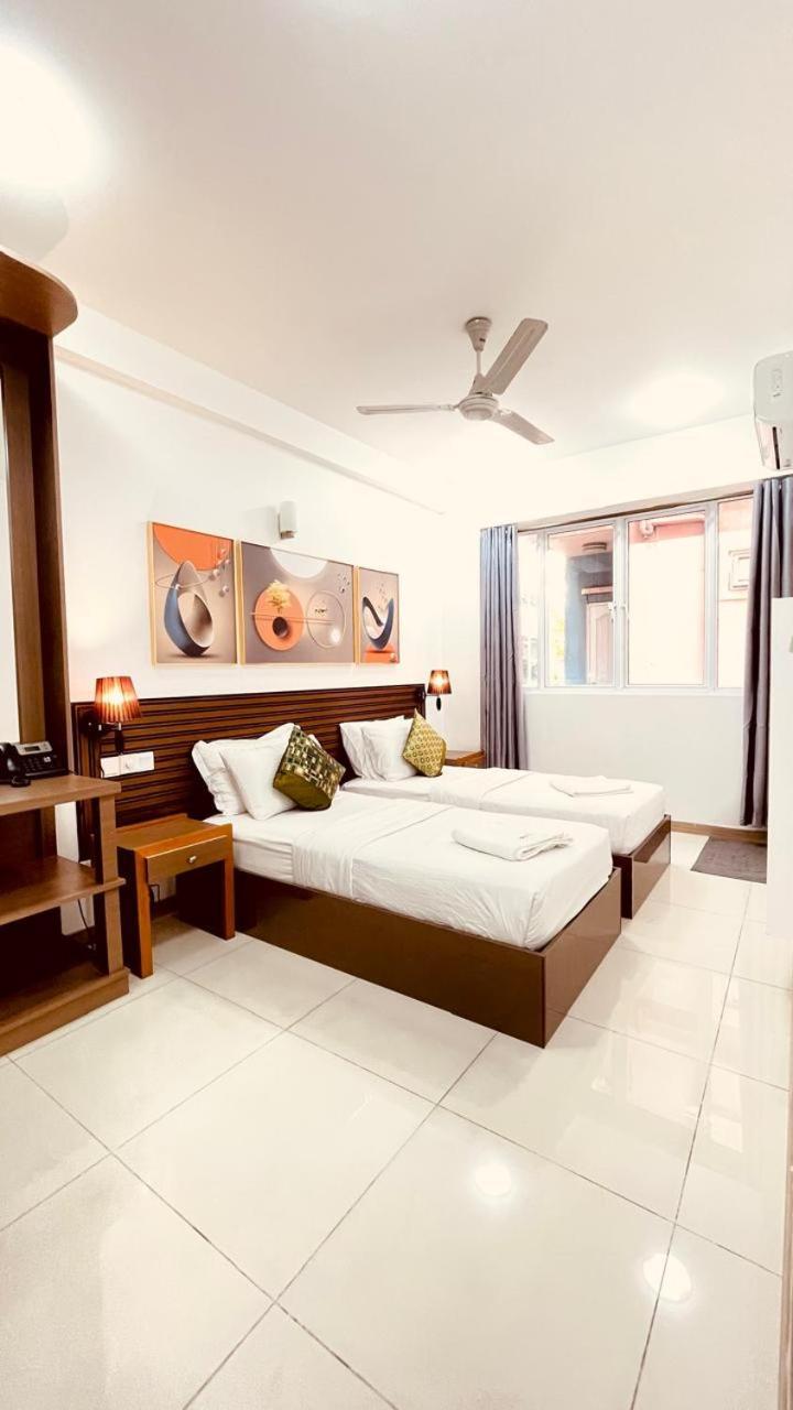 Hs Miracle Grand Hotell Hulhumale Exteriör bild
