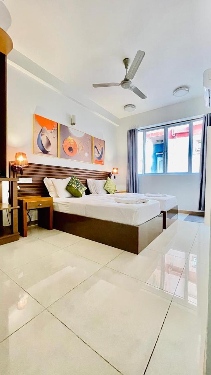 Hs Miracle Grand Hotell Hulhumale Exteriör bild